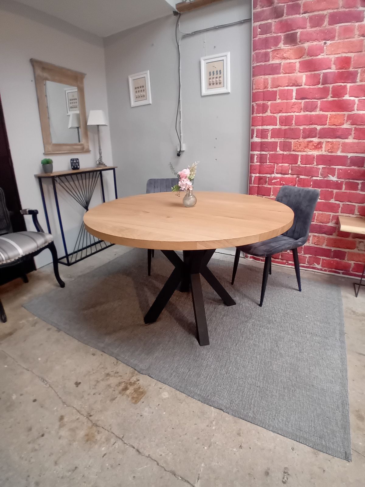 table ronde en chêne massif, pied central en métal sur mesure